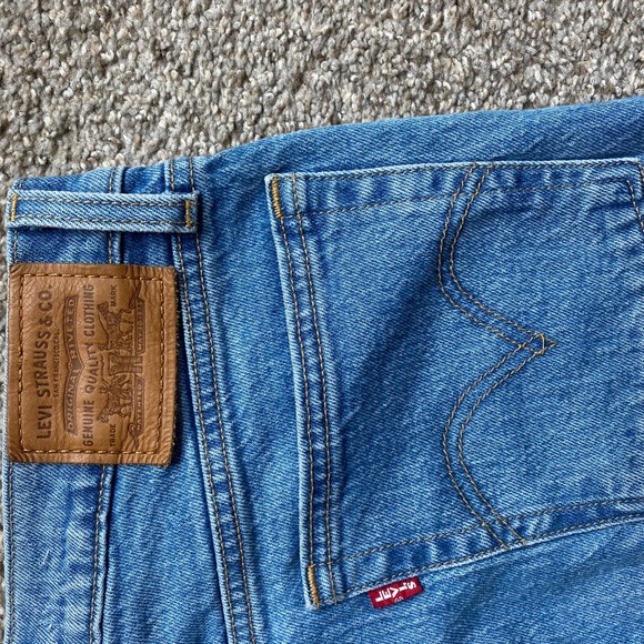 Levi Straight Leg Jeans - Picture 5 of 7